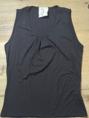 Black Scoop Neck Sleeveless Tank